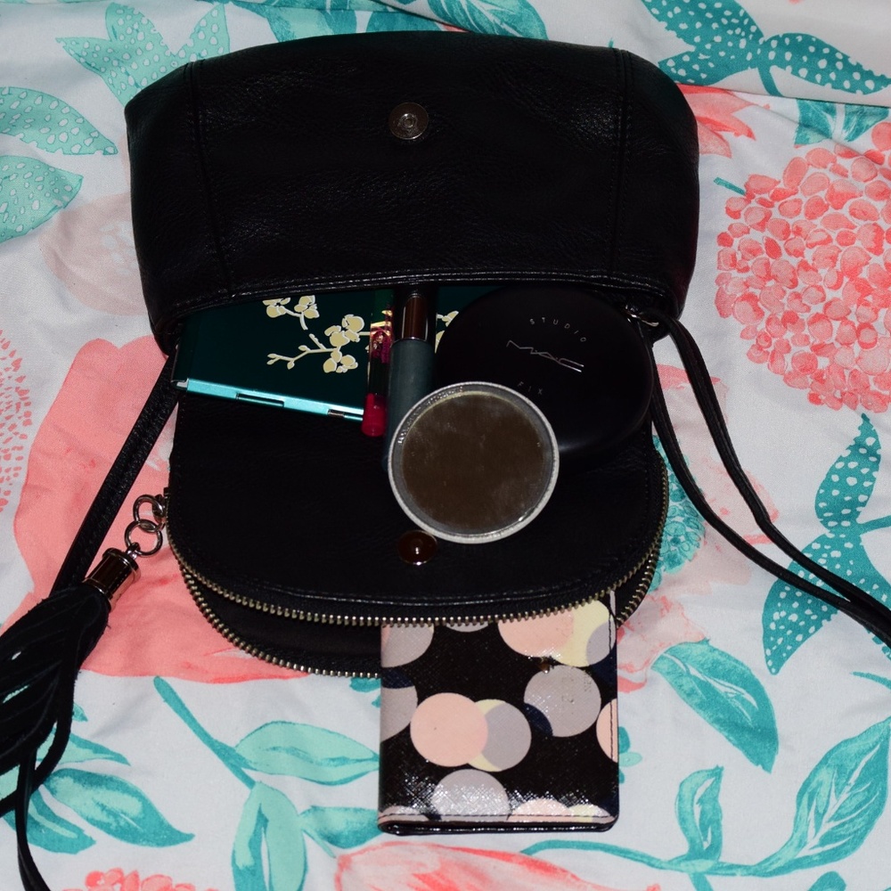 🎀 Small Black Express Purse with Tassel